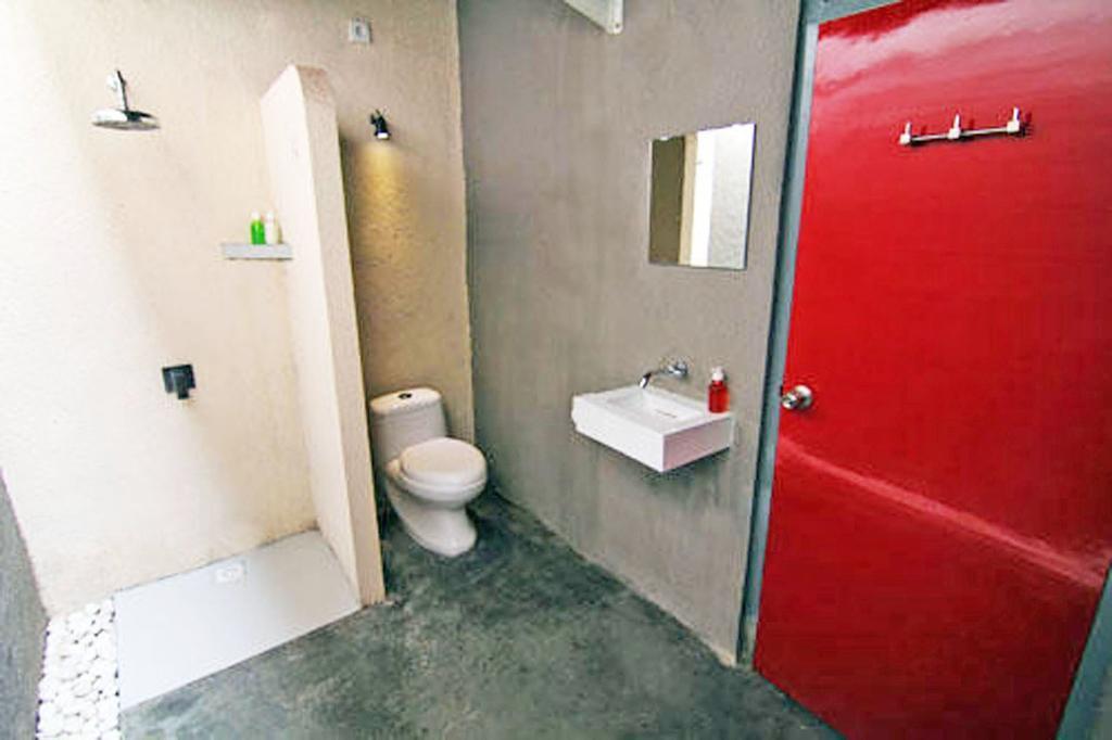 Kayun Hostel Легиан Номер фото